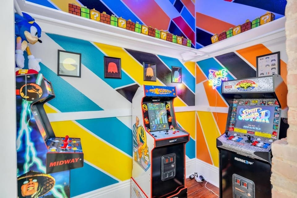 Bright home w plunge pool & arcade games House in New Orleans