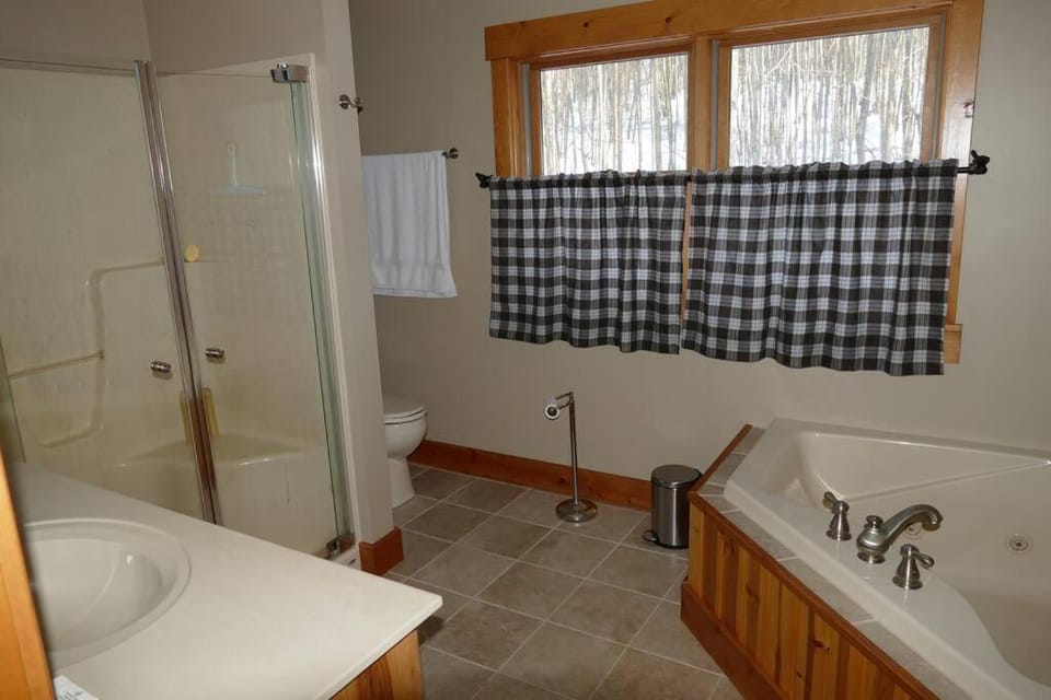 Mountain Maryland! Bear in the Woods Chalet in Garrett County