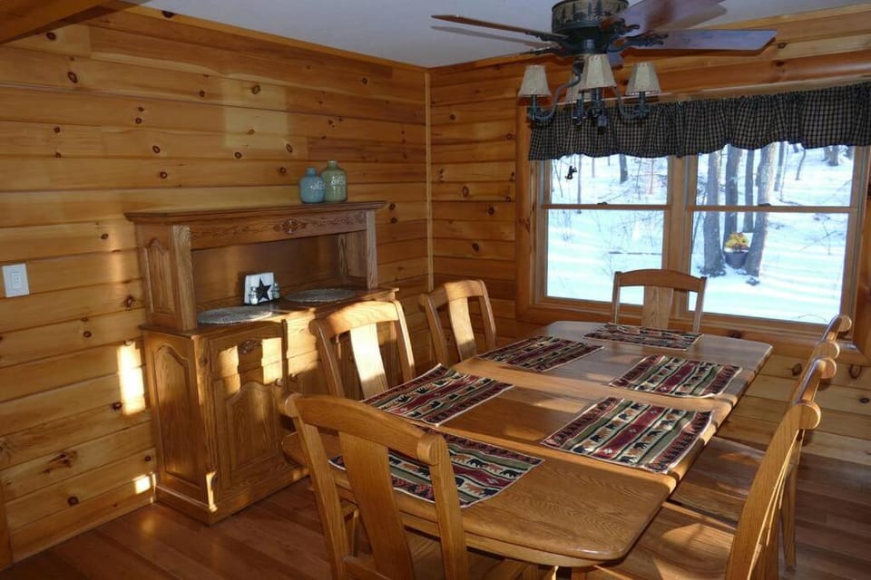 Mountain Maryland! Bear in the Woods Chalet in Garrett County