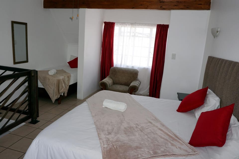 Photo of the whole room, Seating area, Bedroom, towels