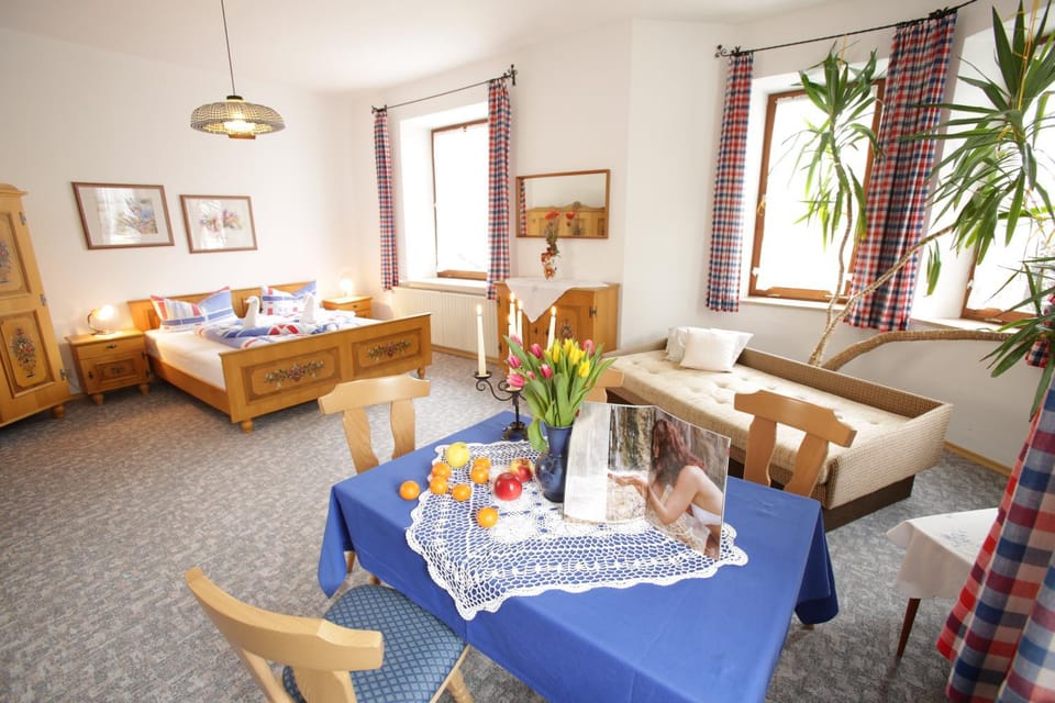 Day, Photo of the whole room