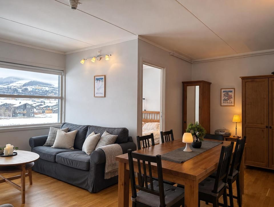 Living room, Dining area, Lake view, Mountain view