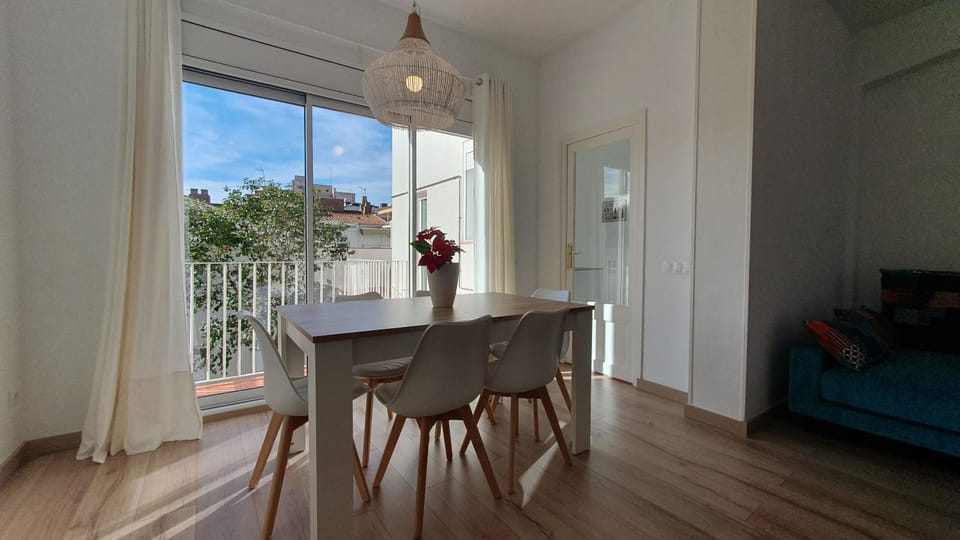 View (from property/room), Balcony/Terrace, Living room, Seating area, Dining area