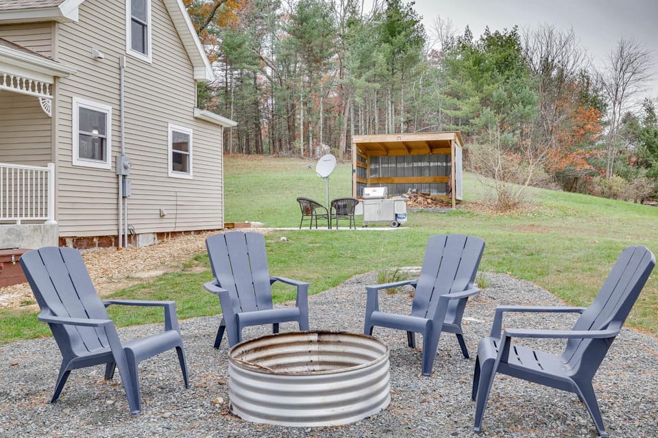 Lovely Rural Hixton Farmhouse w/ Porch & Fire Pit! House in Wisconsin