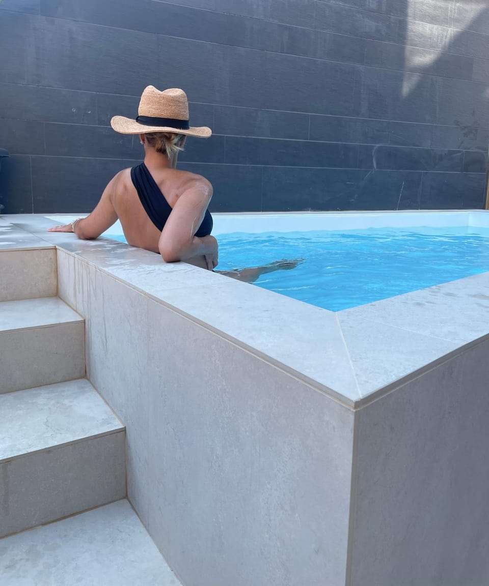 Swimming pool, Swimming pool