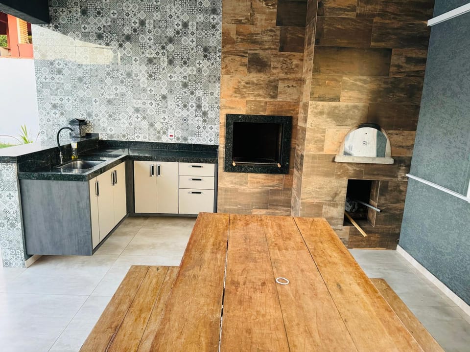 Linda casa em condomínio House in State of São Paulo