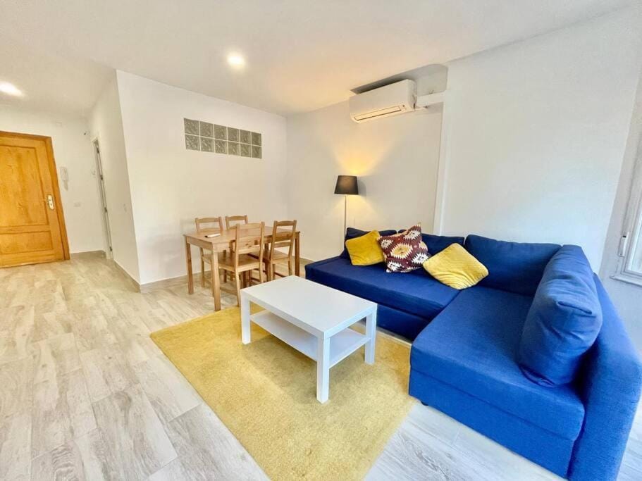 Living room, Seating area, Dining area, air conditioner