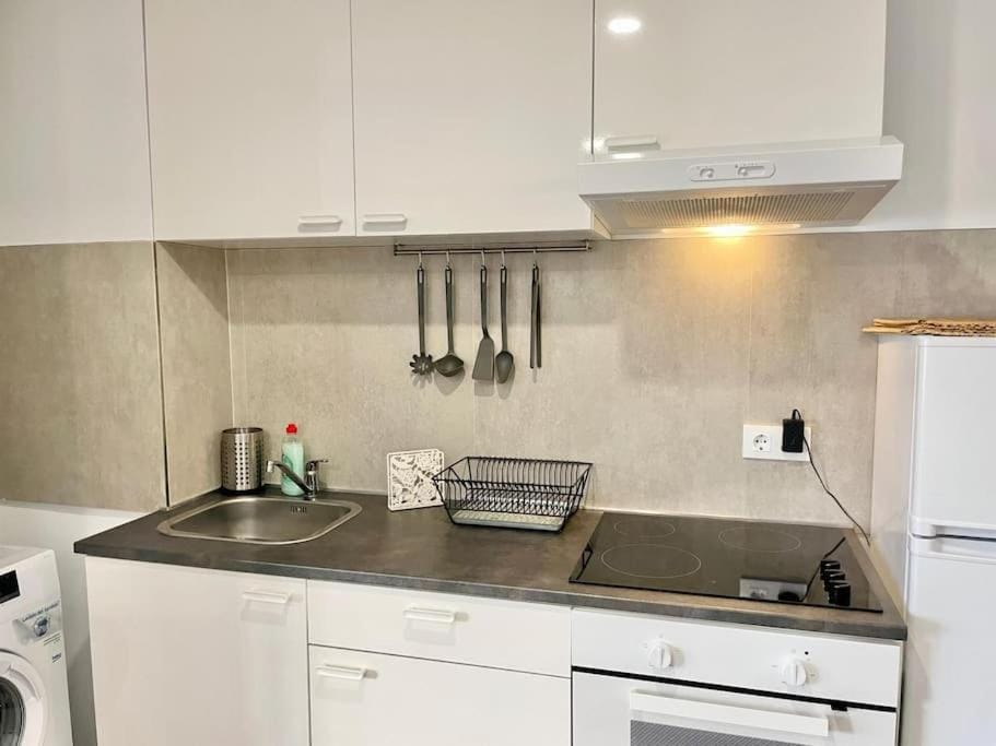 Kitchen or kitchenette, pet friendly, stove