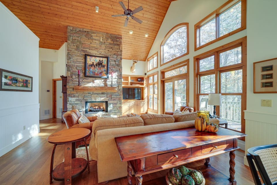 5 Mi to Sapphire Valley Skiing: Serene Family Home House in Tennessee