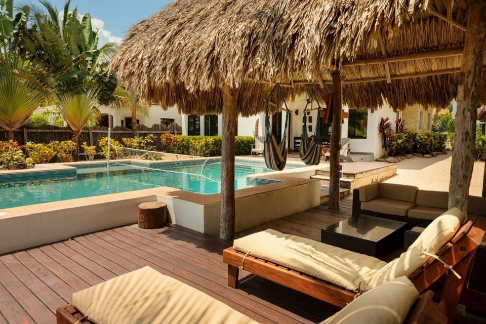 Jammin Gecko - 3 Story Oceanfront Luxury Villa 5 Bedroom w Pool Villa in Stann Creek District