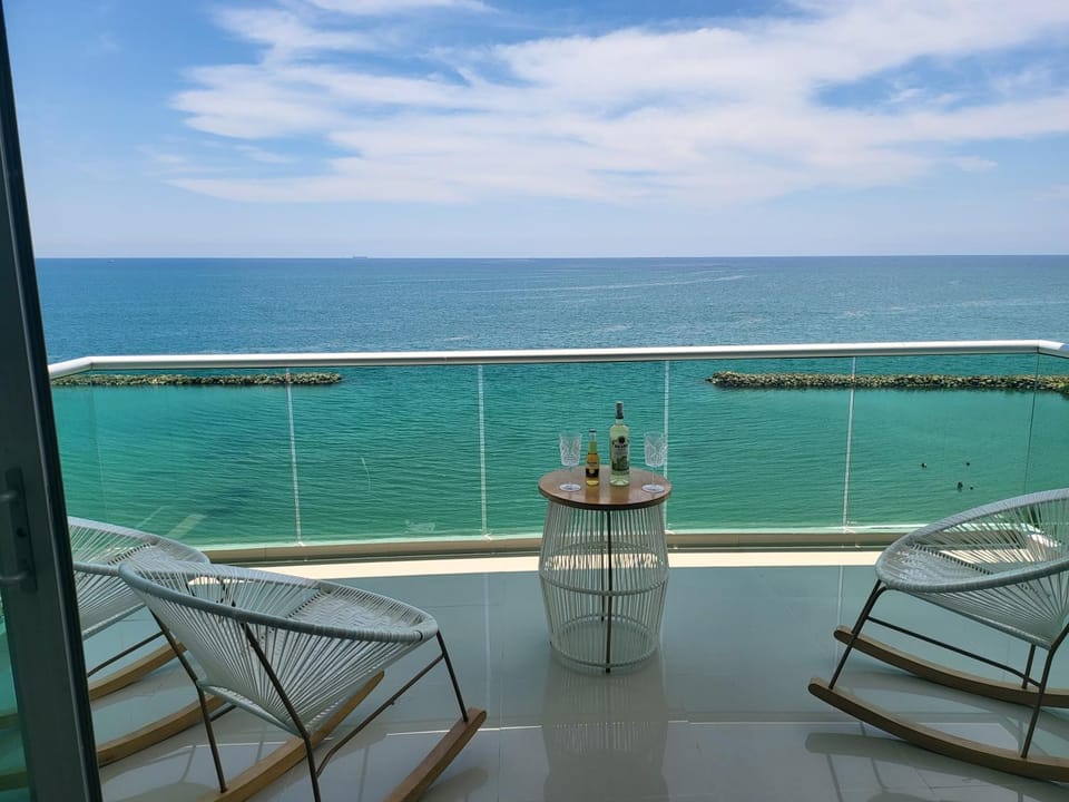 Balcony/Terrace, Sea view, Swimming pool