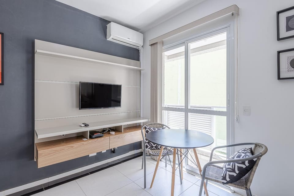 Communal lounge/ TV room, TV and multimedia, Living room, Seating area, Dining area, Evening entertainment, air conditioner