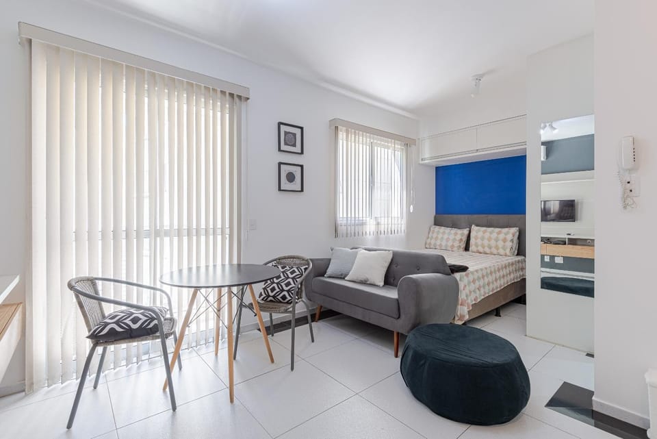 Bed, TV and multimedia, Living room, Photo of the whole room, Seating area, Dining area, Bedroom