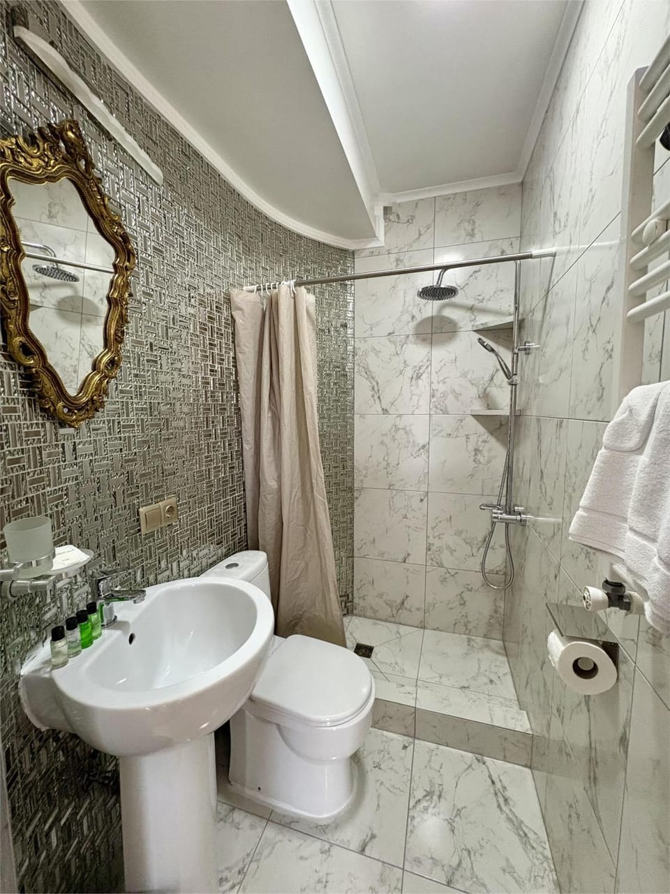 Toilet, Bath