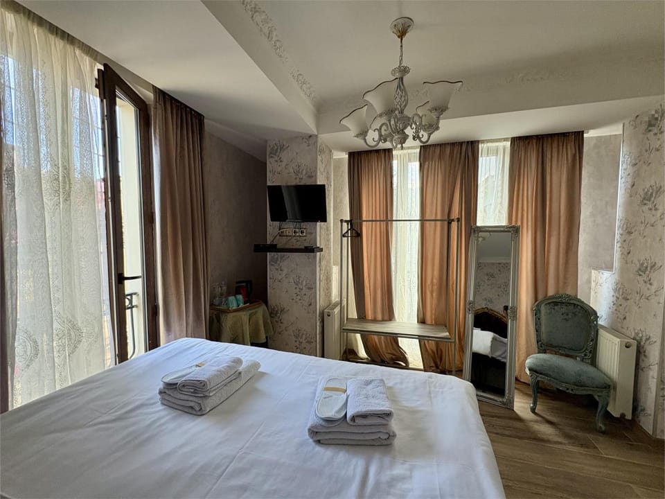 Bed, TV and multimedia