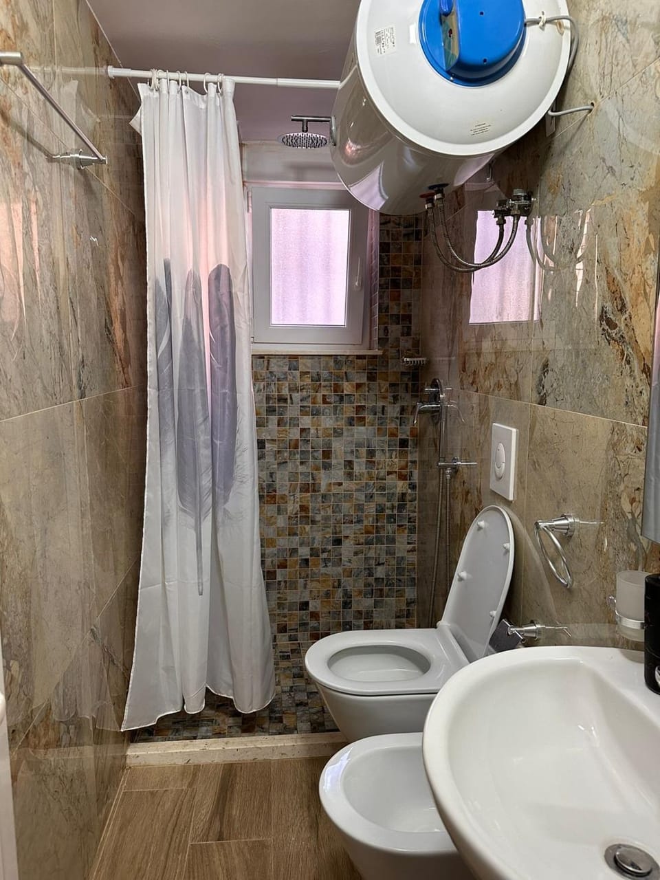 Shower, Toilet, Bathroom, bidet, towels