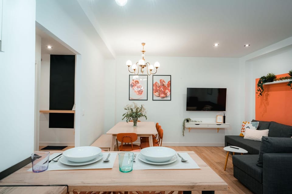 Communal lounge/ TV room, TV and multimedia, Living room, Seating area, Dining area