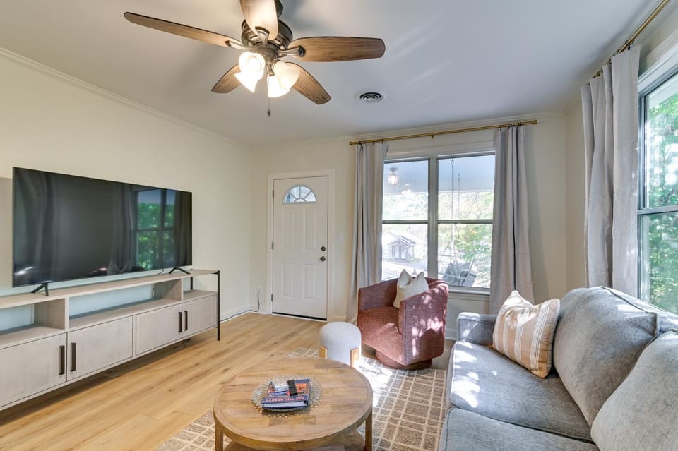 Centrally Located Home ~ Steps to Oxford Square! House in Oxford