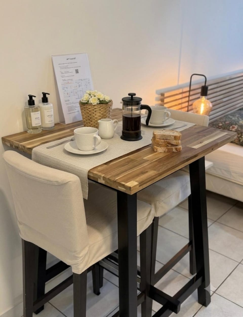 Seating area, Dining area