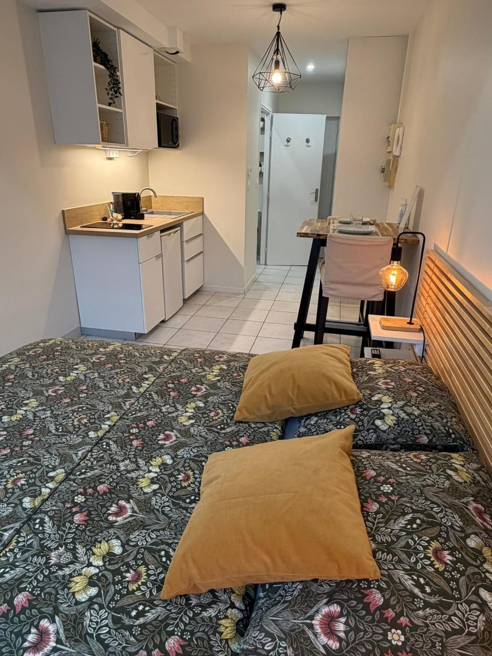 Photo of the whole room, Lunch, kitchen