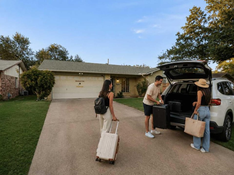Holiday 4BR 2BA Home with Pool, Hot Tub, Fire Pit House in Irving
