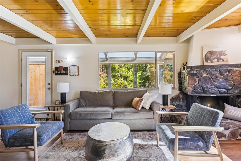 Cedar Chalet by Tahoe Getaways - Stunning 3BR with Fireplace & Pet Friendly House in Tahoe Vista