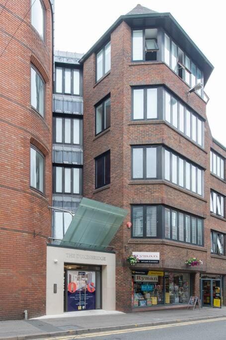 Urban Chic Studio Loft Elegance in Every Detail CHRL F10 NOT ACTIVE Apartment in Reading