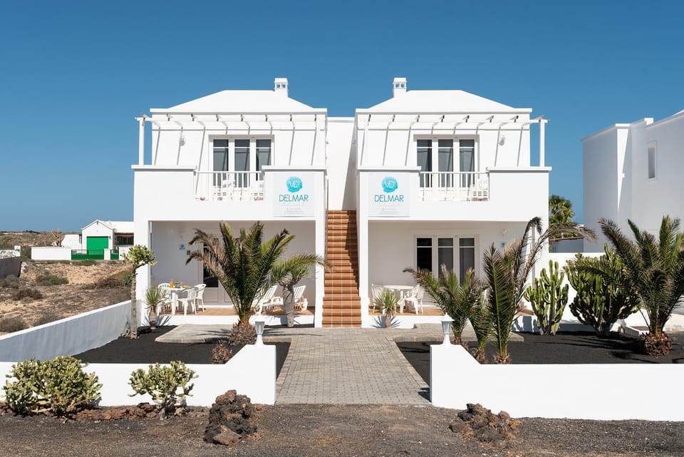 Property building, Facade/entrance, Off site