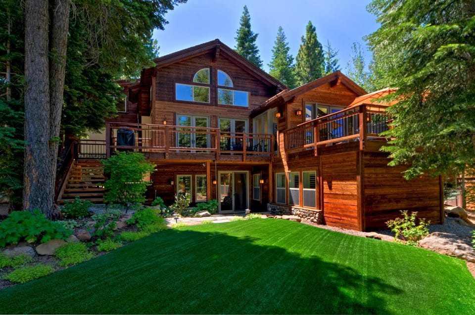 Big Springs by Tahoe Getaways - 6BR w Ski Shuttle, Fireplace & Entertainment Room House in Sierra Nevada