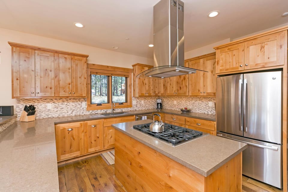 Caleb's Getaway by Tahoe Getaways at Old Greenwood- 3BR w Bonus Room, Pets Welcome & Ski Shuttle! House in Truckee