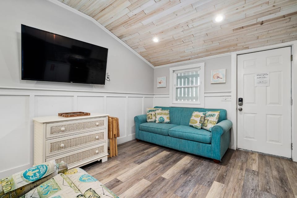 TV and multimedia, Living room, Seating area, furniture