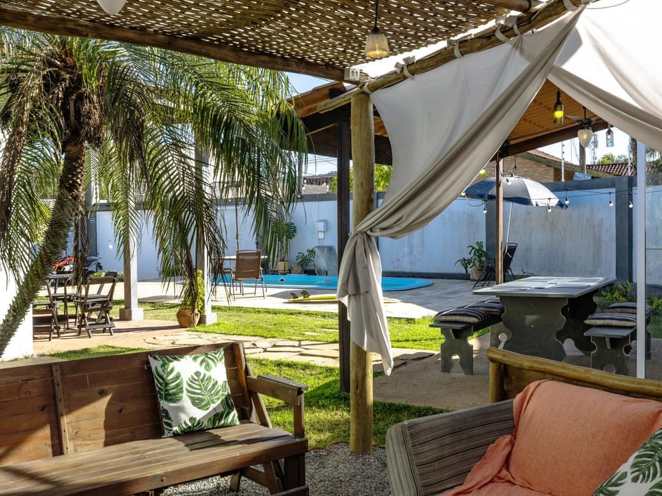 Patio, Spring, Day, Garden, Living room, Seating area, Garden view, Pool view, Swimming pool, sunbed