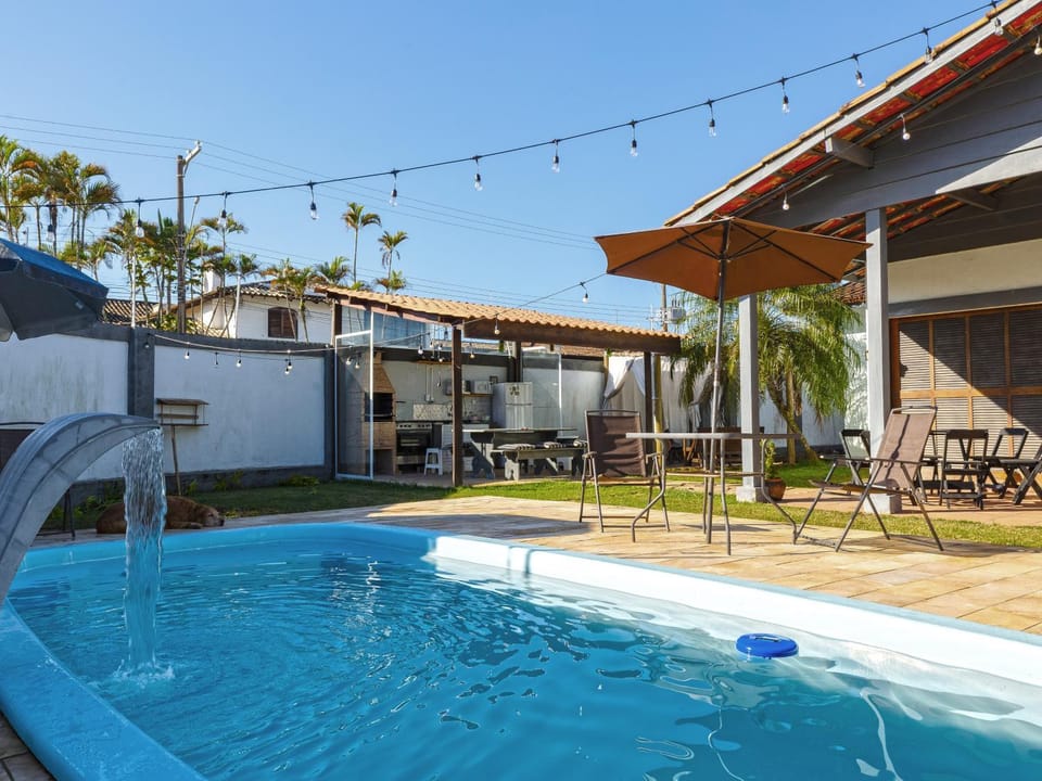 Property building, Patio, Day, Pool view, Swimming pool, Swimming pool, sunbed