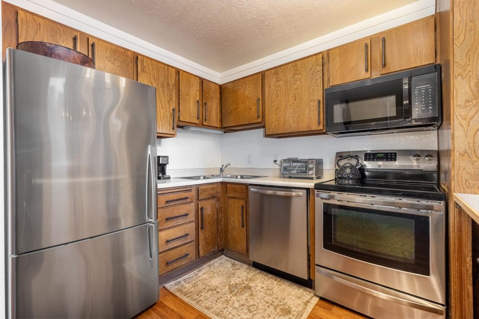Epic Condo walk to Canyon Lodge Apartment in Mammoth Lakes