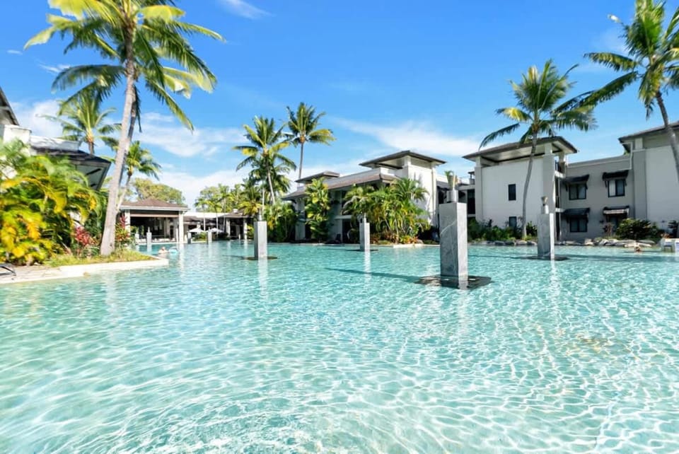 Fresco Tropical: Private Pool Haven by Golf Course Apartment in Port Douglas