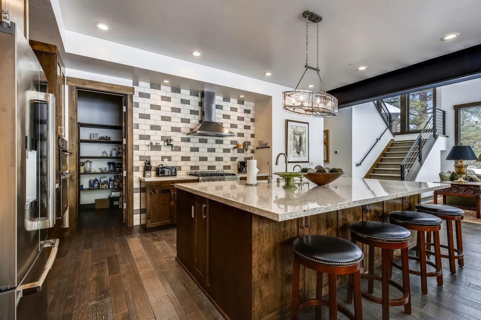 Allure at Schaffer's Mill by Tahoe Getaways - 4BR Pet-Friendly Home w Private Hot Tub & Air Conditioning! House in Sierra Nevada