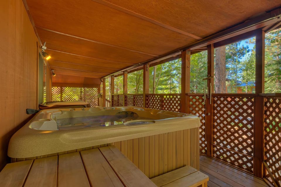 Club 151 at Dollar Point by Tahoe Getaways - Pet-Friendly 4BR w Hot Tub & Fenced Yard House in Dollar Point