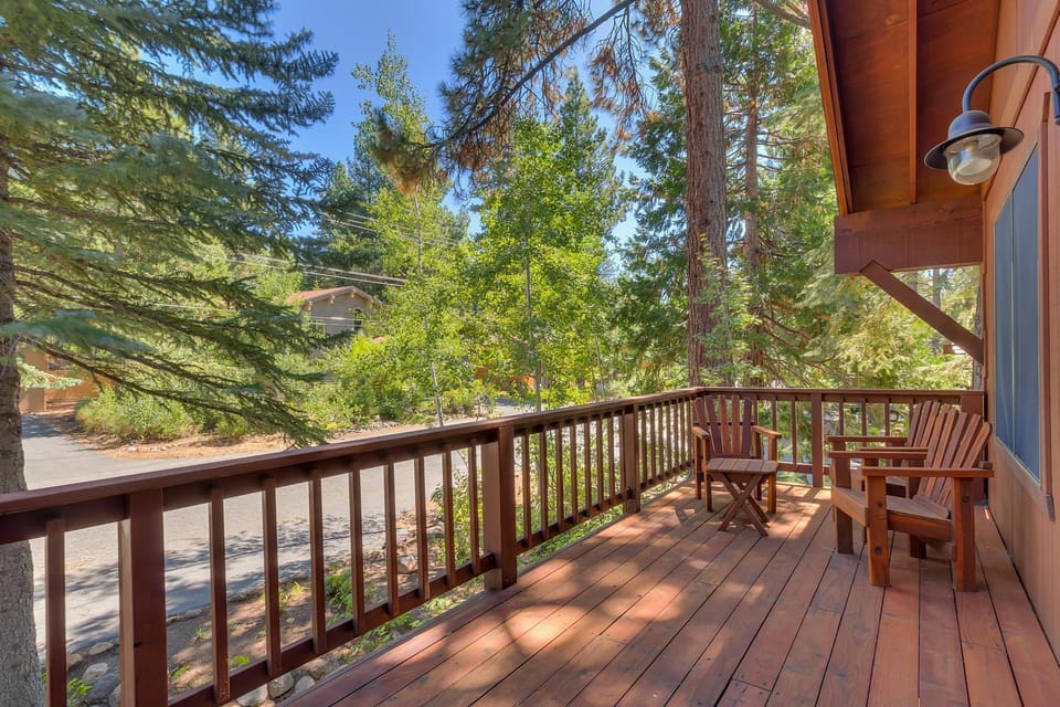 Club 151 at Dollar Point by Tahoe Getaways - Pet-Friendly 4BR w Hot Tub & Fenced Yard House in Dollar Point