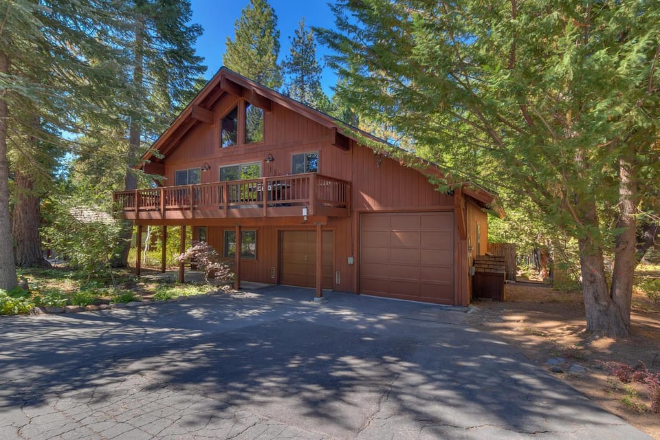 Club 151 at Dollar Point by Tahoe Getaways - Pet-Friendly 4BR w Hot Tub & Fenced Yard House in Dollar Point