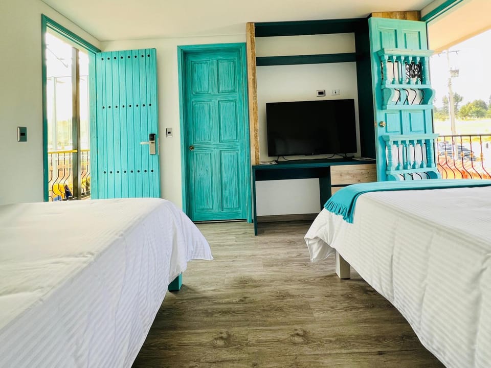 TV and multimedia, Balcony/Terrace, Photo of the whole room, Bedroom
