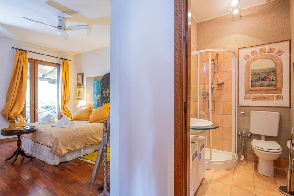 Bathroom, Photo of the whole room, Bedroom