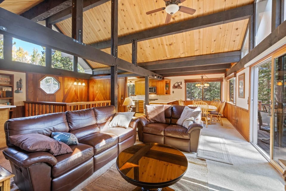 Nightingale Retreat by Tahoe Getaways - 3BR, Close to Tahoe City, Walk to Bike Path & Private Beach Access House in Tahoe City
