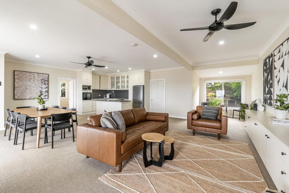 Kitchen or kitchenette, Living room, Seating area