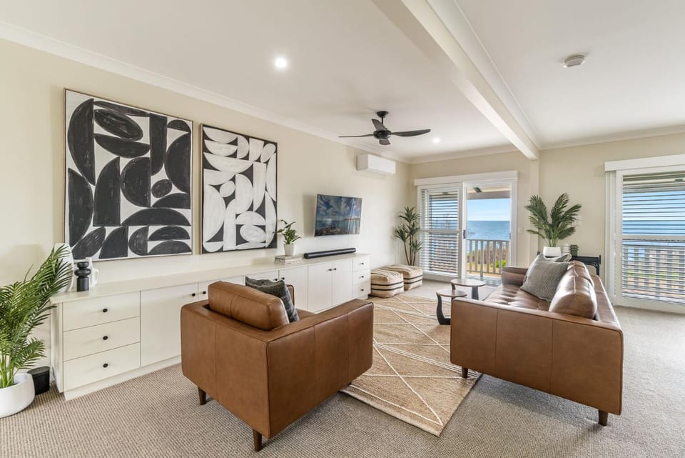 TV and multimedia, Living room, Seating area, Sea view