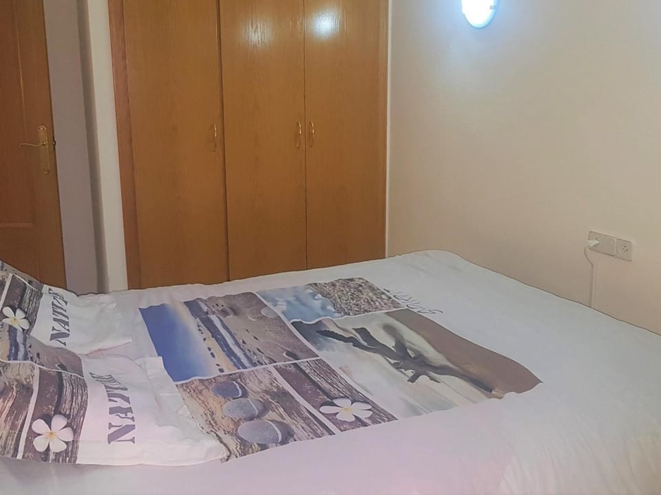 Apartamento Espacioso con Terraza y Barbacoa, a 200m de la Playa en Roses - ES-258-74 Apartment in Roses