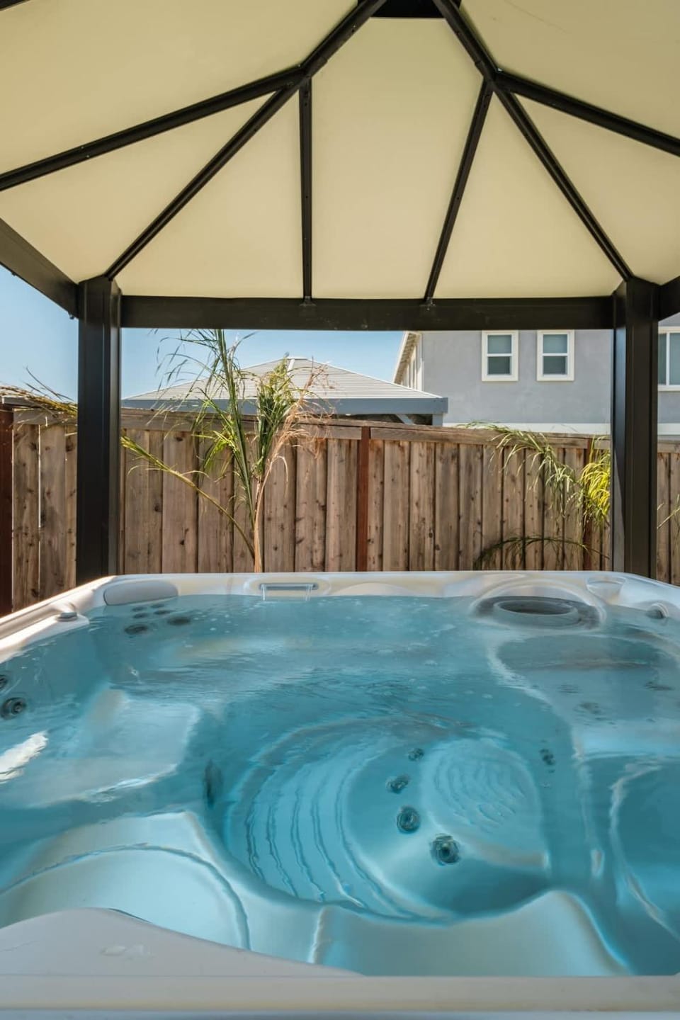 Home, Napa Vibe w/Fire Pit + Spa House in Fairfield