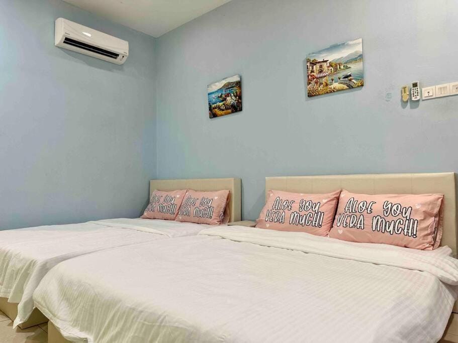 Modern Home/ 5 min Jonker/walking Mahkota Mall & hospital/ 24 pax 7R6B/ Mlk Town House in Malacca