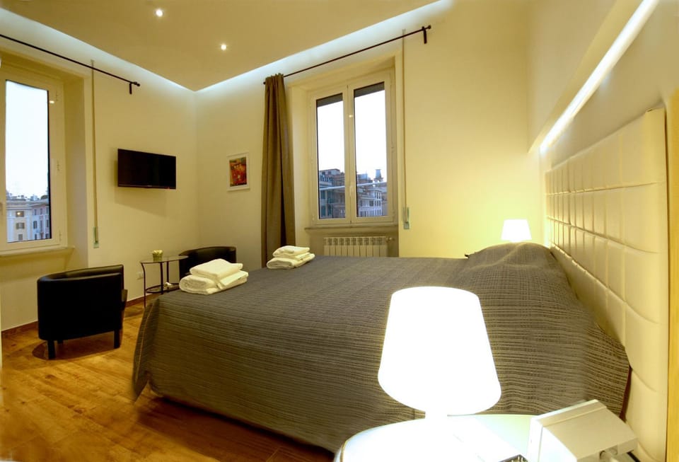 Bed, TV and multimedia, Bedroom