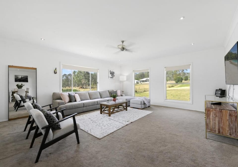 Communal lounge/ TV room, TV and multimedia, Seating area, Evening entertainment