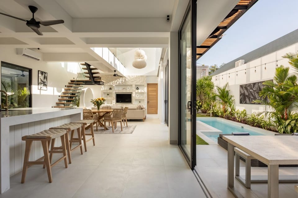 Living room, Dining area, Pool view